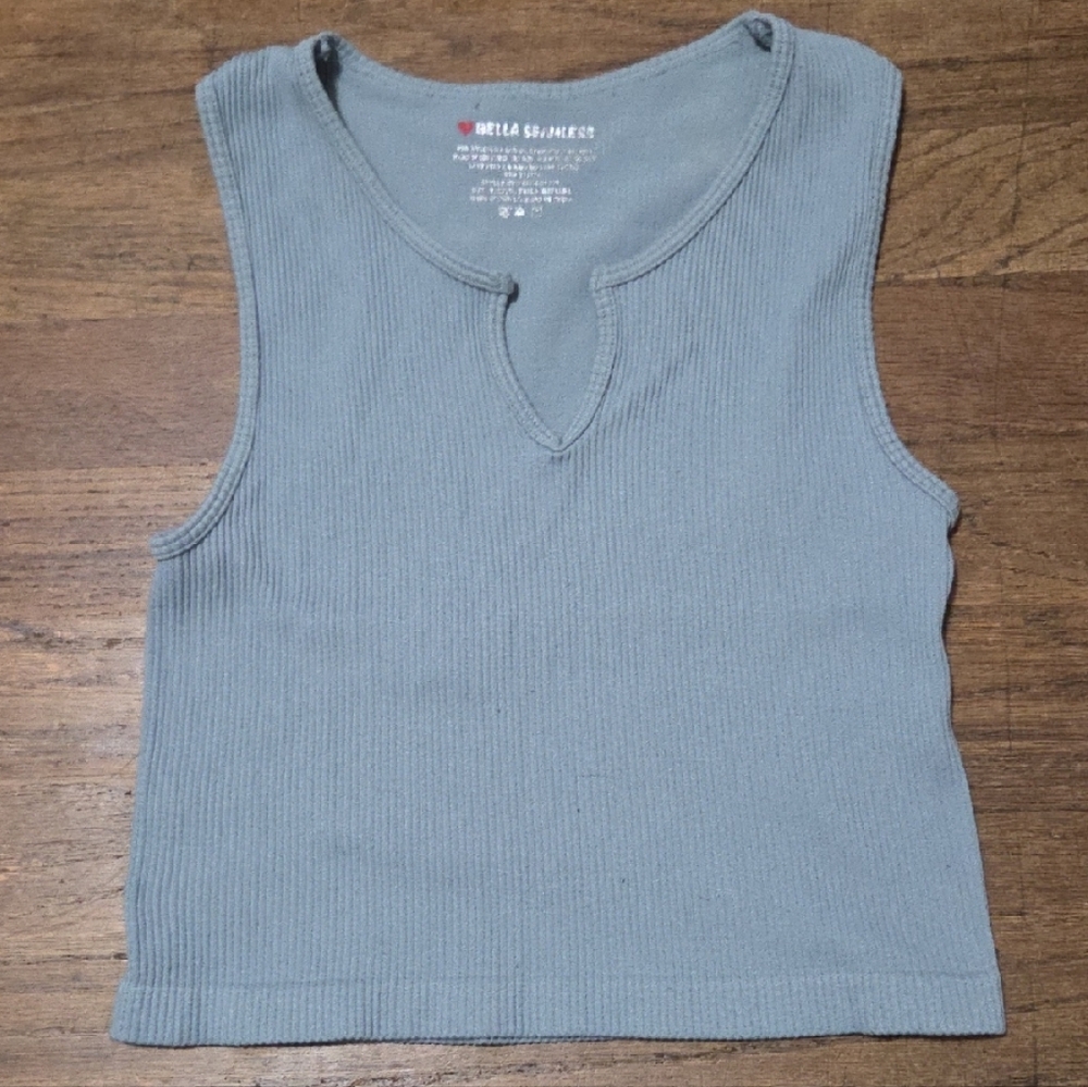 🔵3/$13 Bella Seamless Cropped Ribbed Tank Top